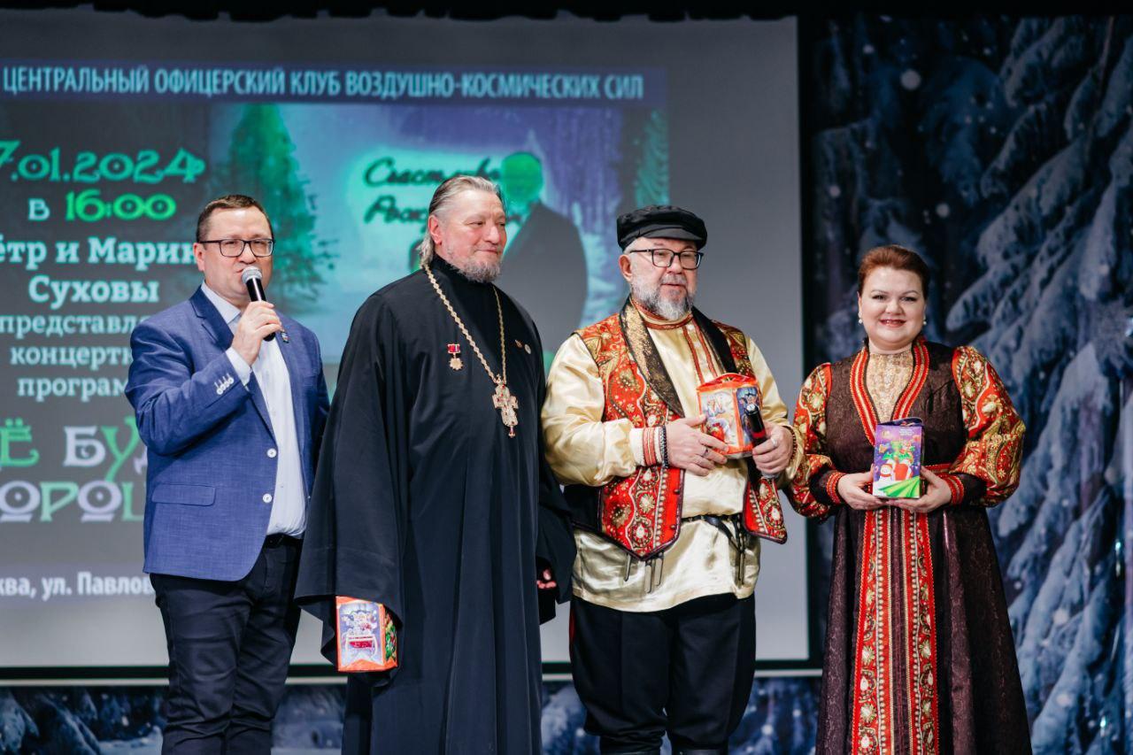 Игумен Никита (Вихляев) посетил Рождественский концерт в Центральном офицерском клубе ВКС РФ