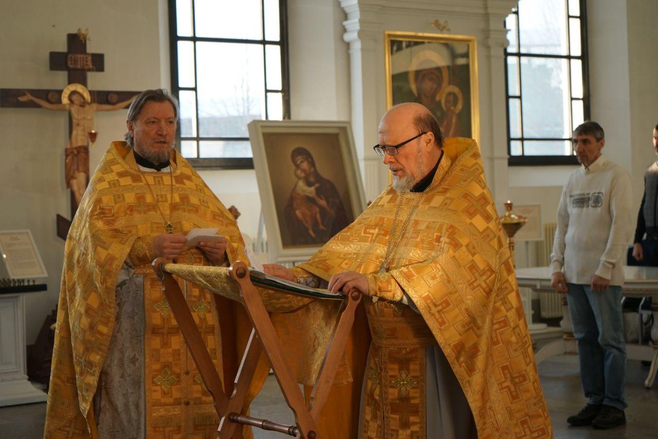 церковь где отпевали пушкина. служба в церкви сегодня спб. храм иоанна воина на якиманке иконостас. расписание богослужений в церкви иконы божией матери на пр. расписание богослужений.